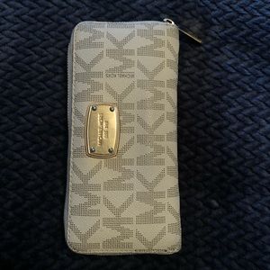 Michael Kors Logo wallet
